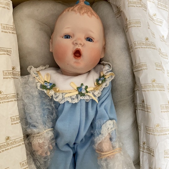 Ashton Drake Galleries Other Nwot Vintage Ashton Drake Doll Morning